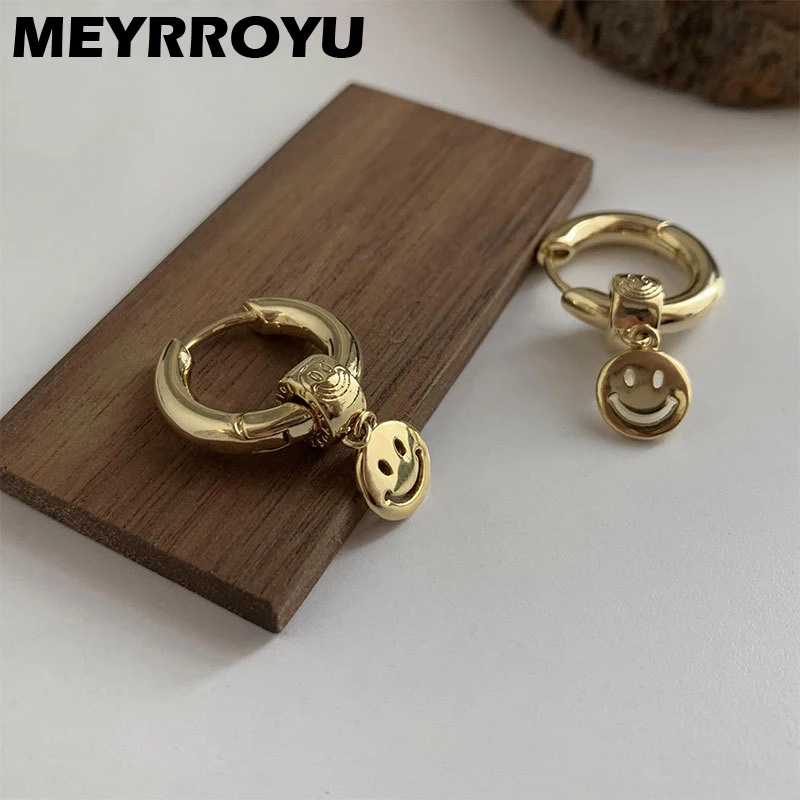 

MEYRROYU Funny Smile Face Pendant Hoop Earrings For Women Girl Fashion New Piercing Ear Jewelry Friend Gift Party серьги женские