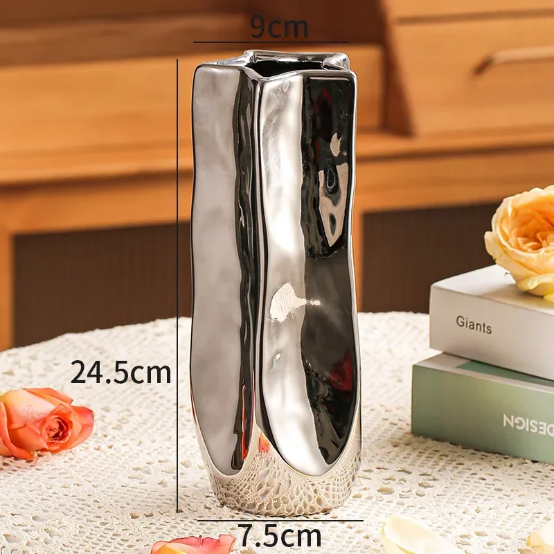 

Серебряная керамическая ваза