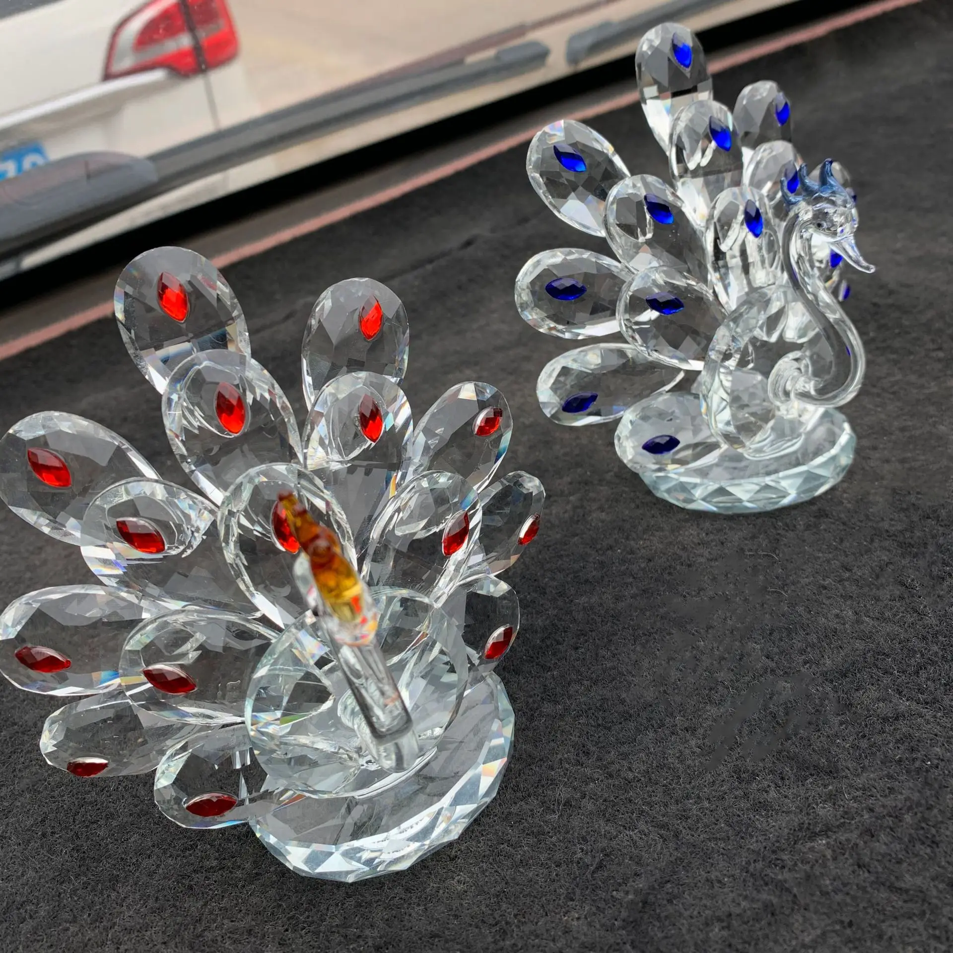 

Aqumotic Павлин показывает свой хвост искусственный кристалл автомобиль гостиная украшение подарок креативная личность подарок ручной работы