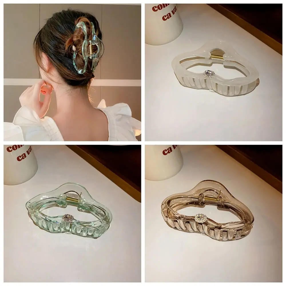 

Acrylic Cloud Shape Hair Claw Elegant Transparent Hollow Hollow Shark Clip Hairpin Shark Clip Acrylic Hair Clip Daily