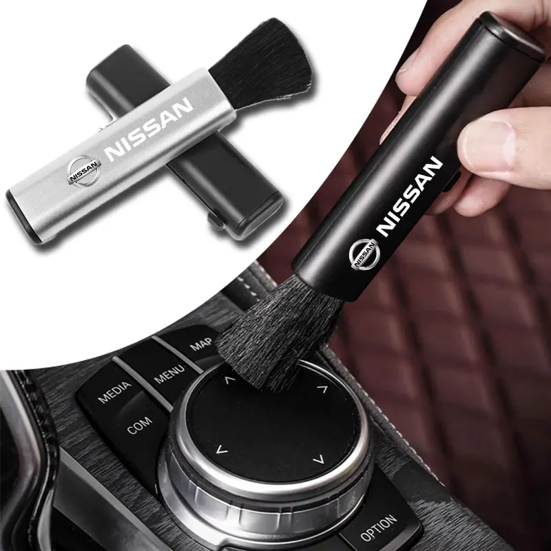 Выдвижная щетка для чистки салона автомобиля воздуховодов и кондиционера Nissan Nismo