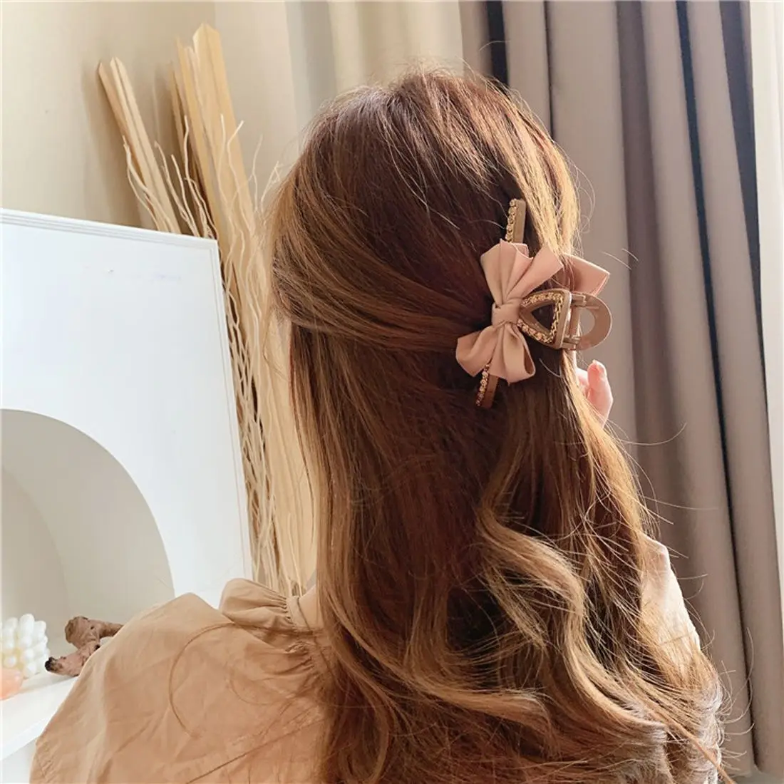 

Temperament Lace Up Bow Design Hair Claw Exquisite Rhinestone Inlaid Bow Hair Grab Simple All-match Bow Hair Ornaments
