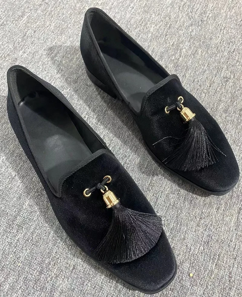 Черные мужские бархатные лоферы модная мужская обувь с кисточками роскошная