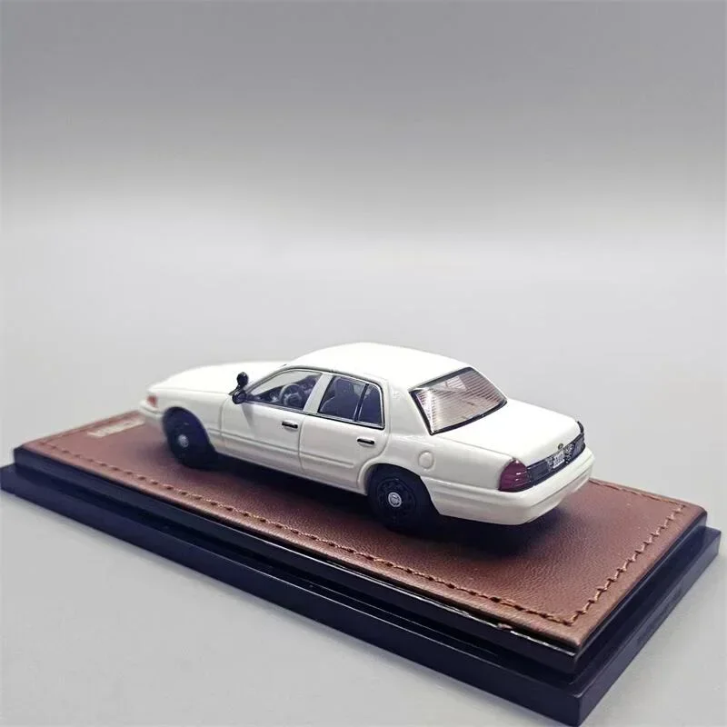 GOC 1:64 CROWN VICTORIA Белый детектив Limited499 Литая под давлением модель автомобиля