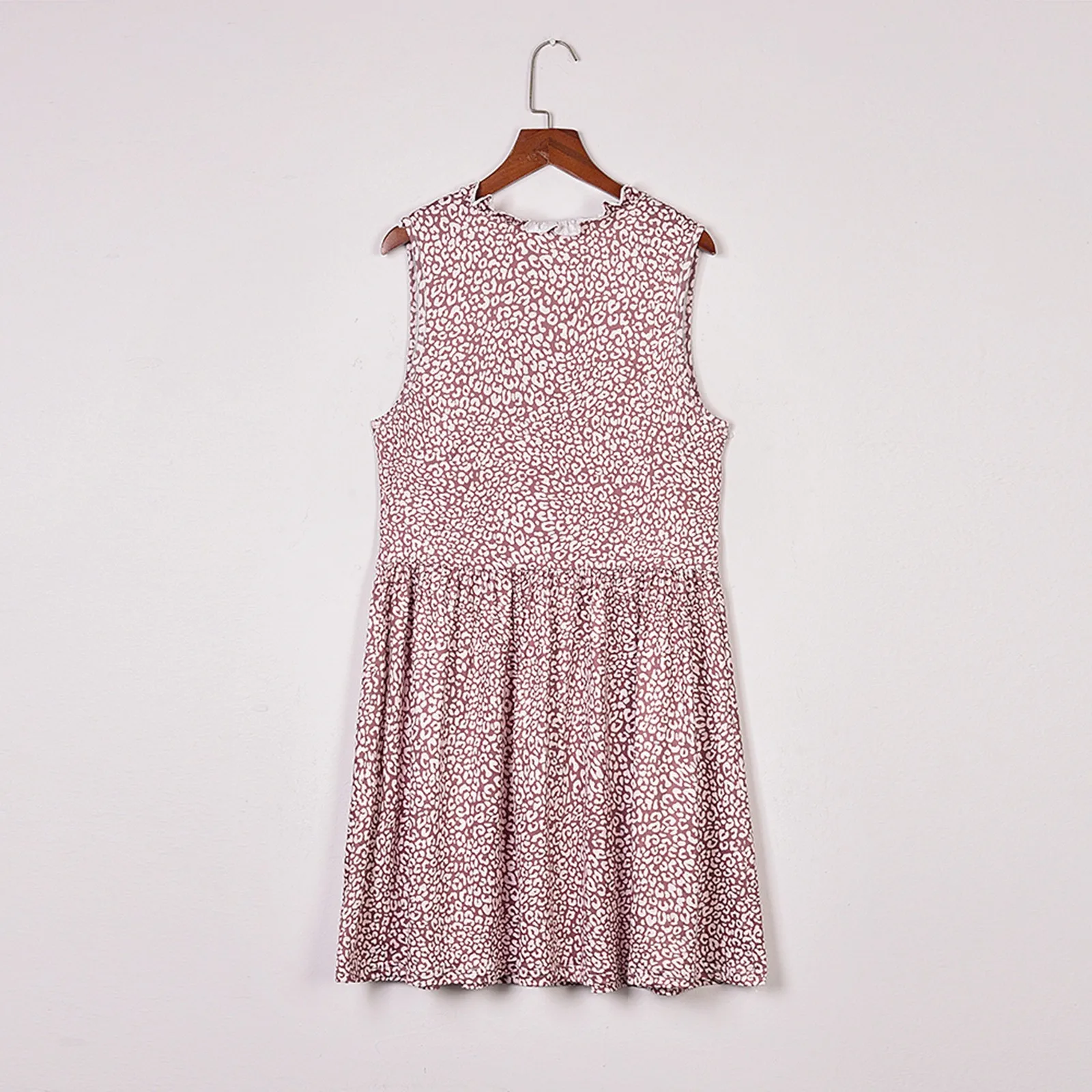 Платье женское без рукавов с леопардовым принтом и V-образным вырезом |