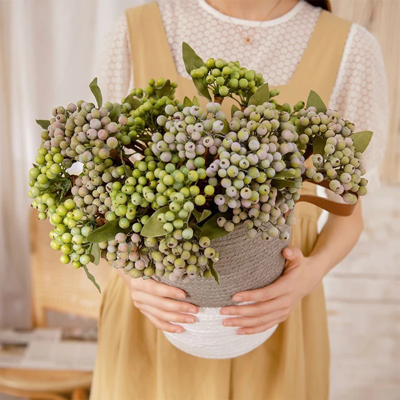 Ветка из зеленых бобин ягод для самостоятельной сборки свадьбы праздника дома