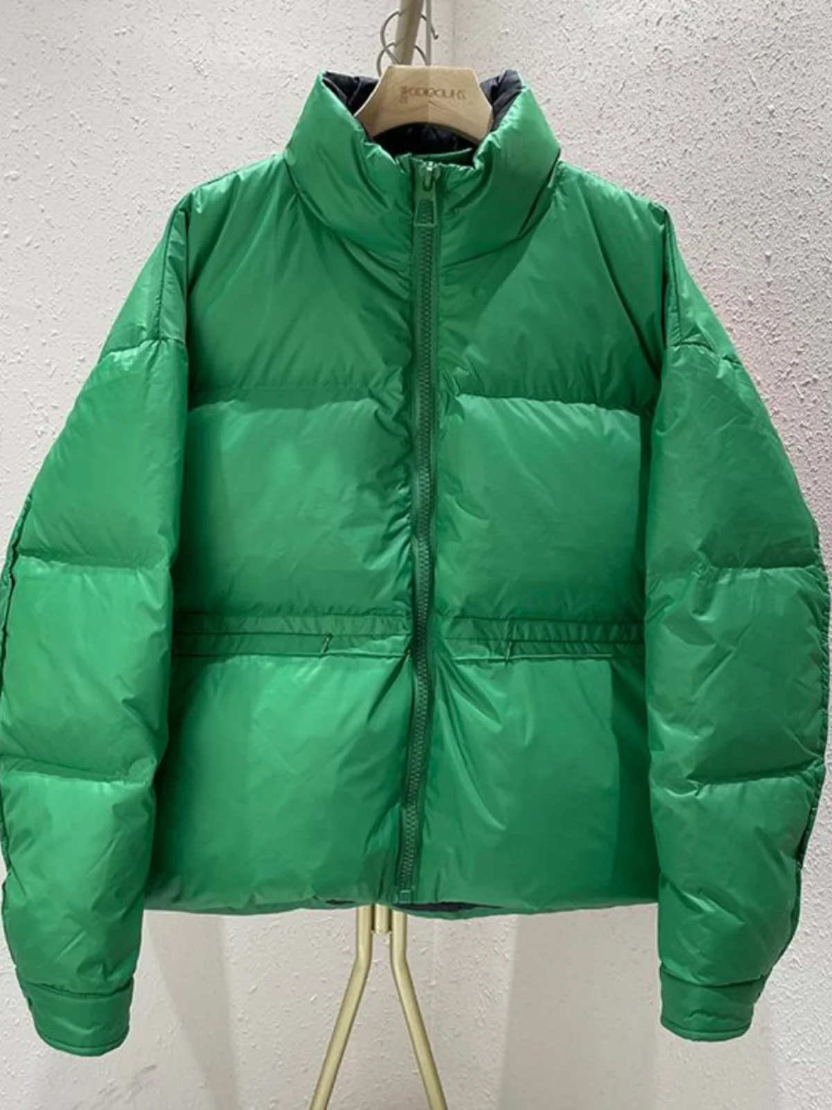 Модный свободный пуховик женский короткий 2024 зимняя новинка маленькое