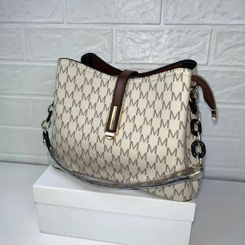 

2023 new simple small crowd foreign style fashion shoulder small bag all-match Messenger bag women's bag сумка женская сумка bag