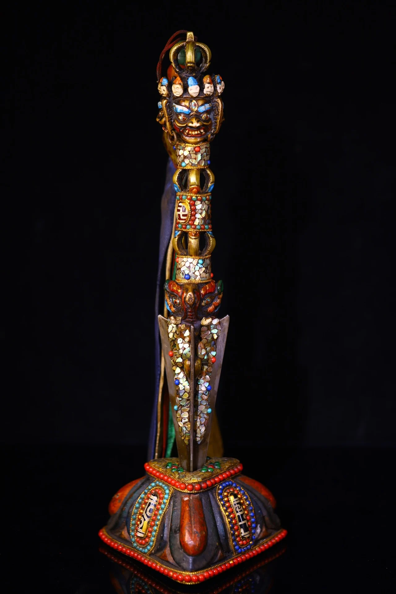 

13"Tibet Temple Collection Old Bronze Cinnabar Mosaic Gem gZi Beads Shell Mahakala Head Dorje Vajra Phurpa Base Town house