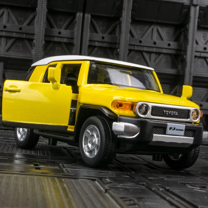 Коллекционная модель 1/32 Toyota FJ Cruiser из металлического сплава создана под