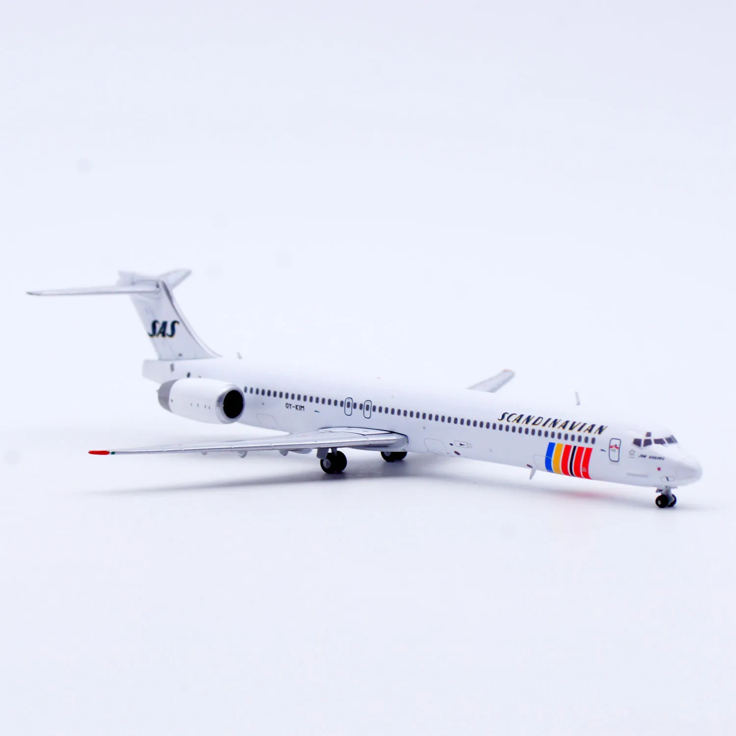 Фото Коллекционная модель самолета из сплава LH4395 JC Wings 1:400 SAS Scandinavian Airlines McDonnell Douglas MD-90, литая под давлением, OY-KIM №4