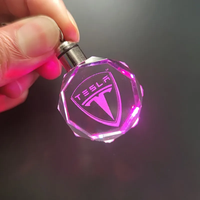 Автомобильный логотип светодиодный Кристалл дневной свет брелок для ключей Tesla