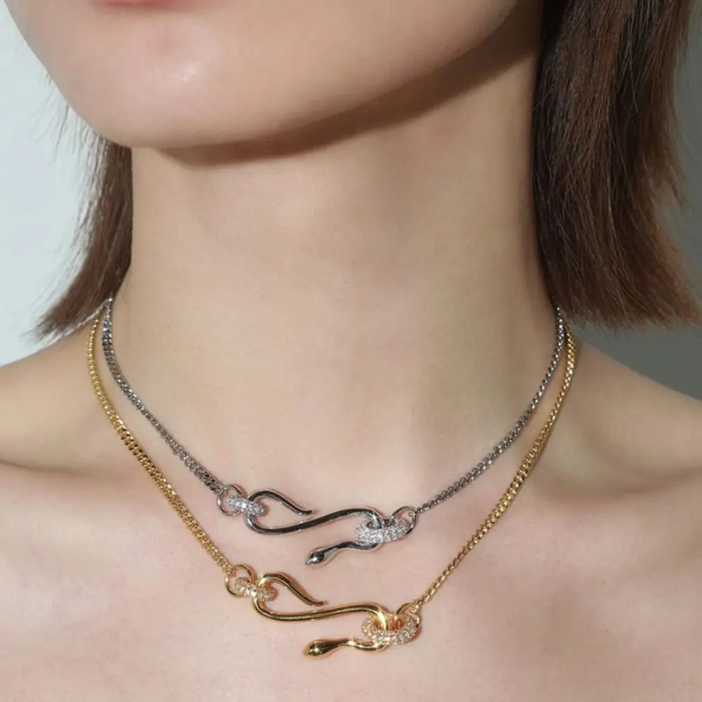 

Trend Necklaces Personalized Full Zircon Round Ring Snake Necklace Simple Clavicle Chain Fashion Punk Jewelry For Women Girl