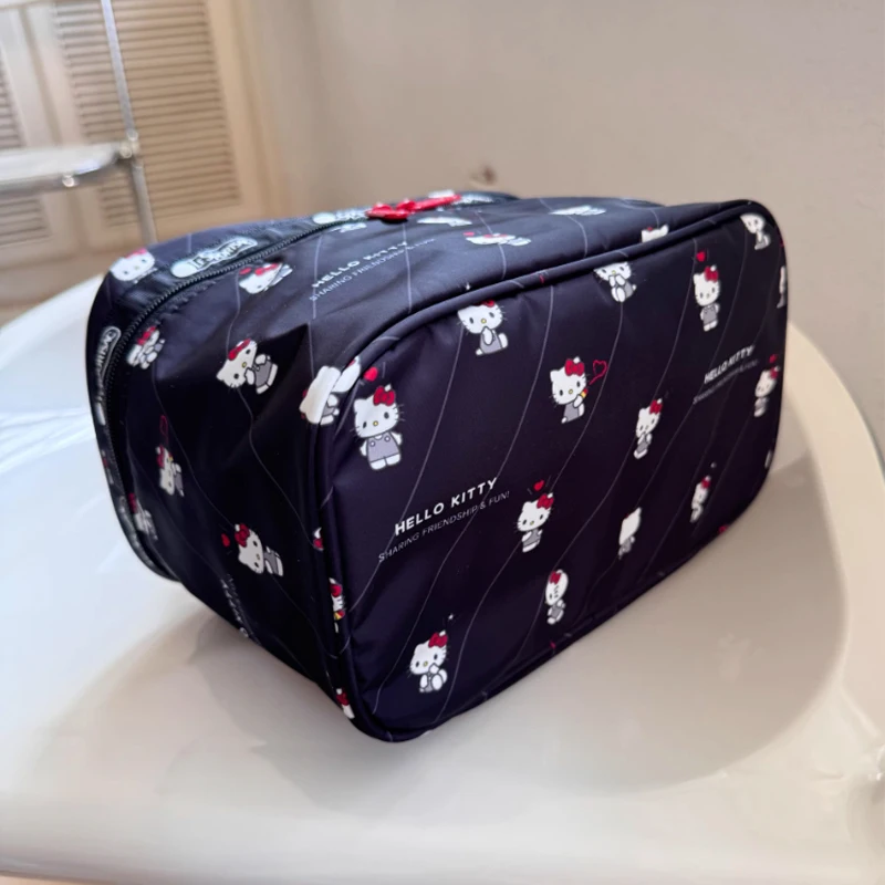 Косметичка Hello Kitty Sanrio с галстуком-бабочкой косметичка в стиле аниме дорожная