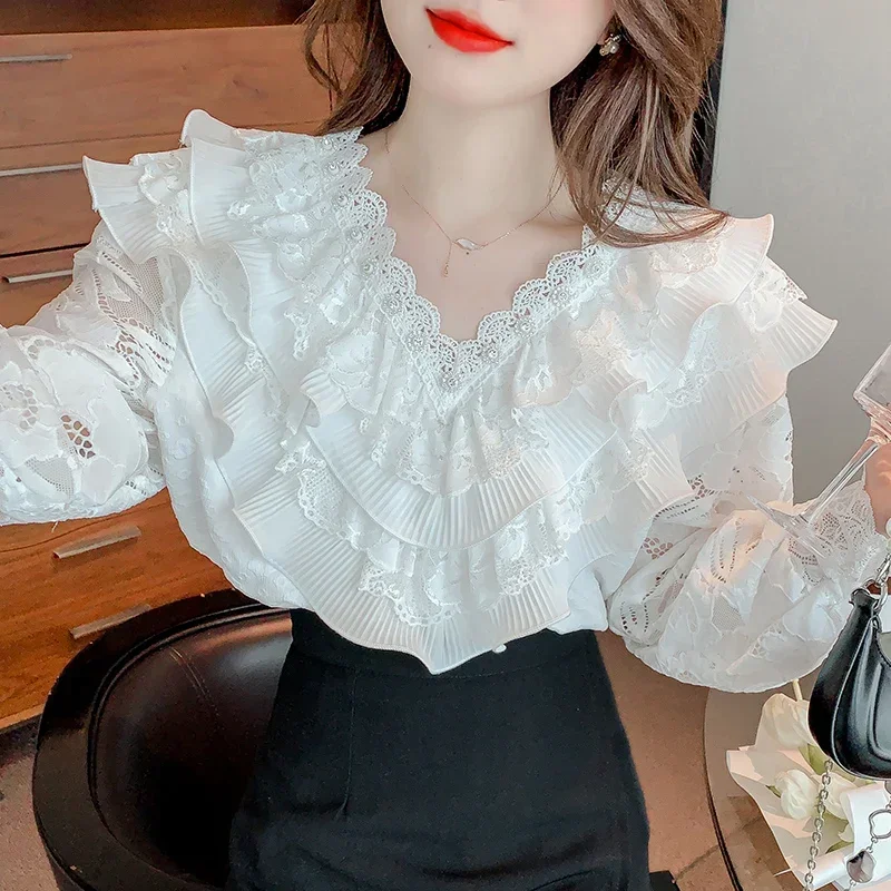 Женская кружевная блузка с рюшами
