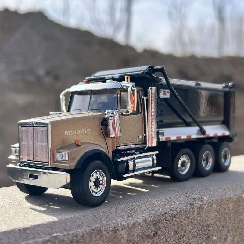 Фото Коллекционная модель самосвала Western Star 49X (1:50) DM Diecast, американская тяжелая грузовая техника, игрушечный автомобиль Western Star, подарок для коллекционеров №3