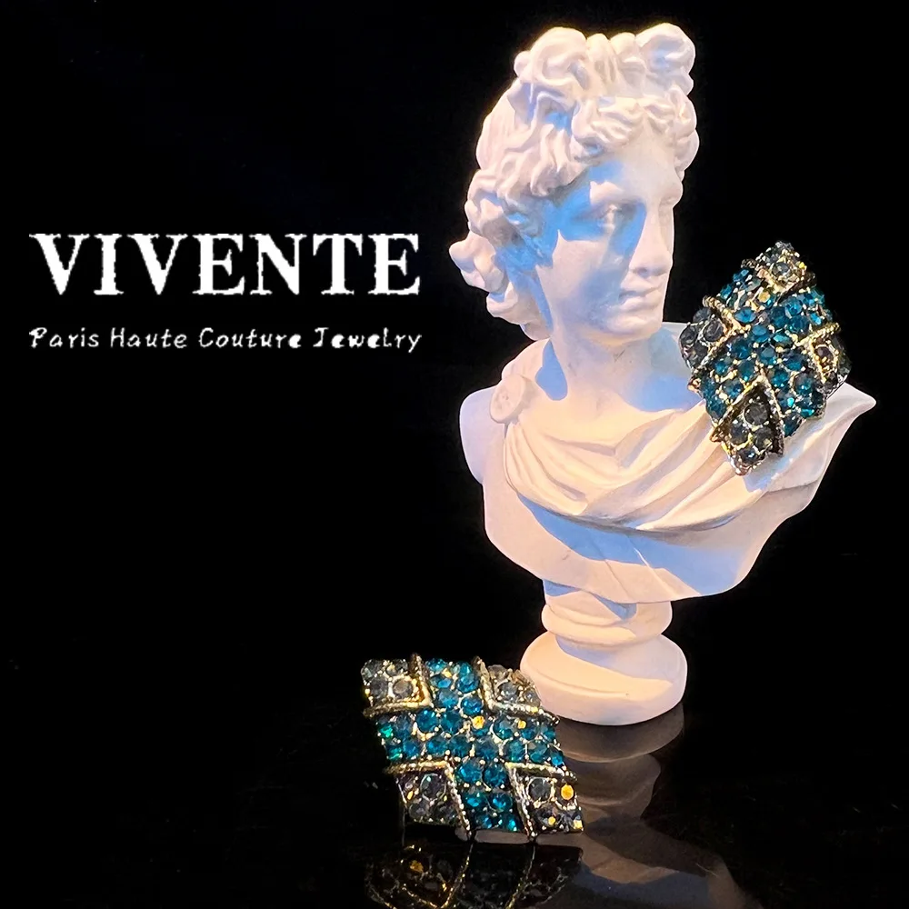

New Style Women's Earrings Handmade French Emerald Jewelry Earrings Elegant and Fashionable High Set Earrings Shining