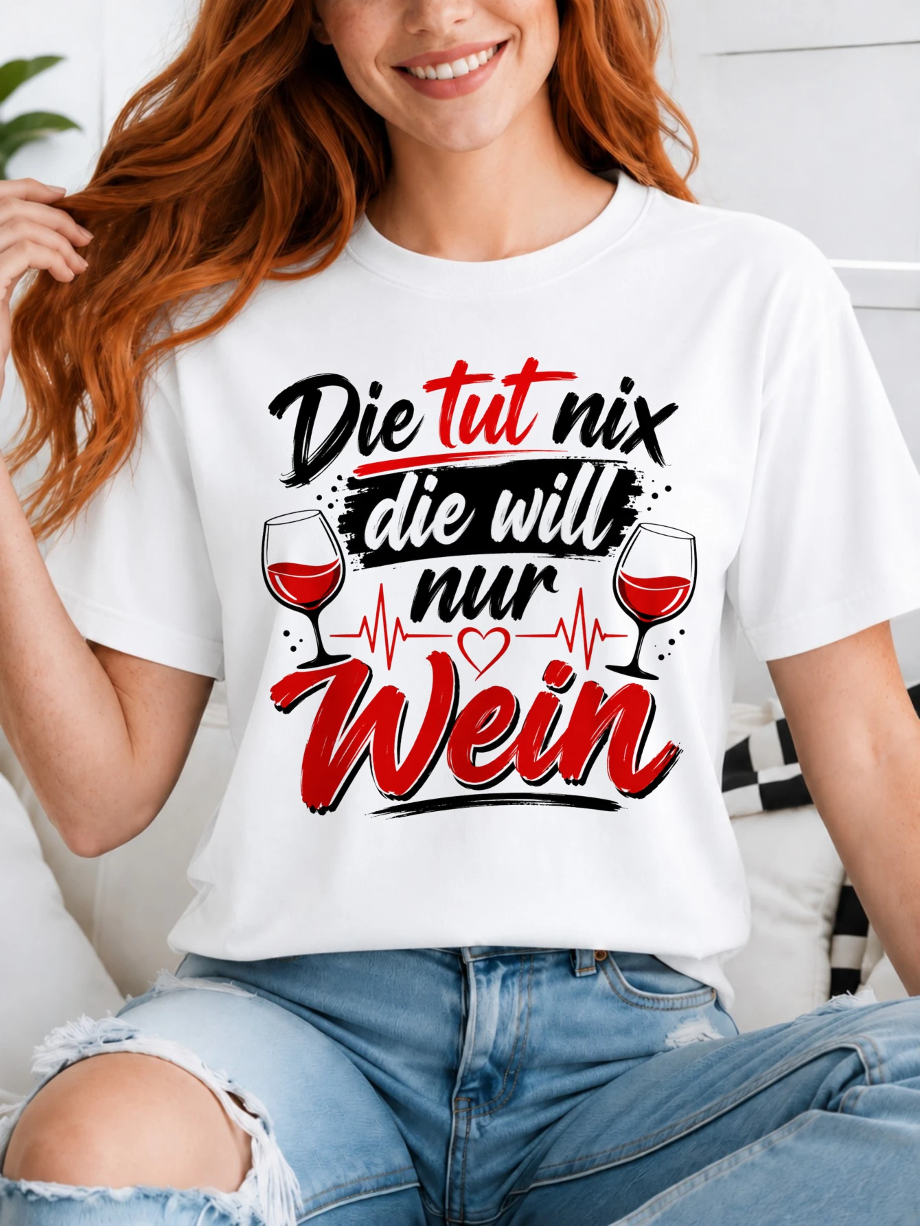 Фото Футболка унисекс с надписью Die Tut Nix Die Will Nur Wein, выполненной в стиле bold brush lettering, с изображением красного вина и линейным рисунком в виде сердца с пульсом. №1