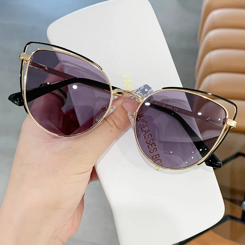 

2023 New Retro Cat Eye Sunglasses Men and Women Fashion Decorative Glasses Outdoor Sunshade Color Changing Sunglasses Wholesale