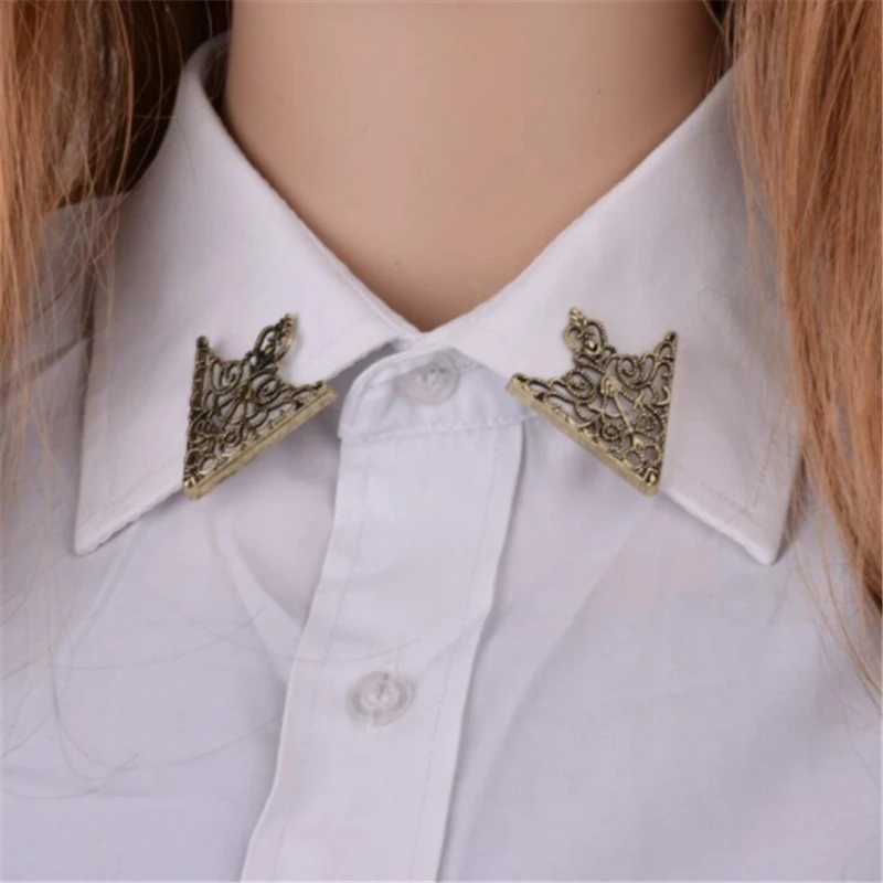 

Vintage Fashion Triangle Shirt Collar Pin Men And Women Hollowed Out Crown Brooch Corner Emblem Jewelry Accessories 1 Pair