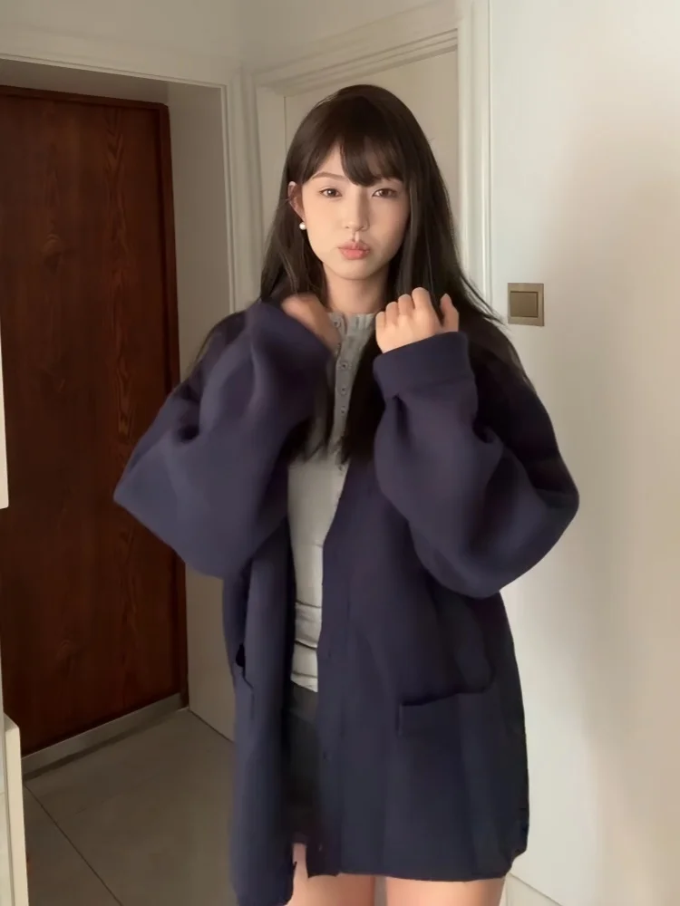 Темно-синий вязаный кардиган с длинными рукавами и v-образным вырезом женский