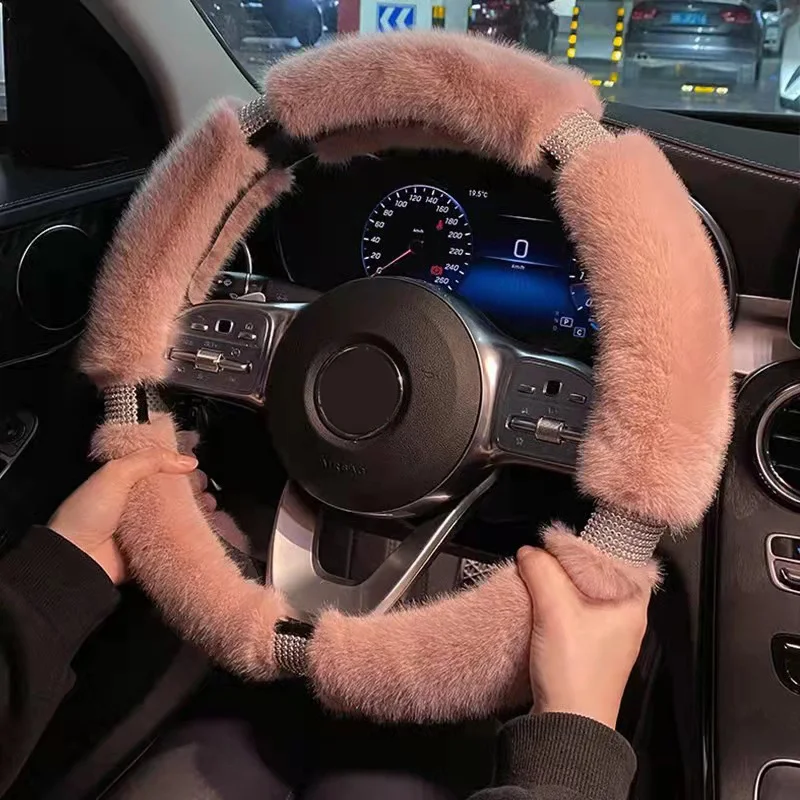 Женский чехол для руля с имитацией норкового меха