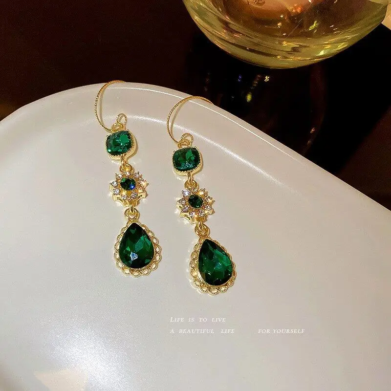 

Long Emerald Ear Hook Earrings with Diamonds Fashion Green Zircon Crystal Pendant Retro Elegant Ladies Earrings Luxury Jewelry