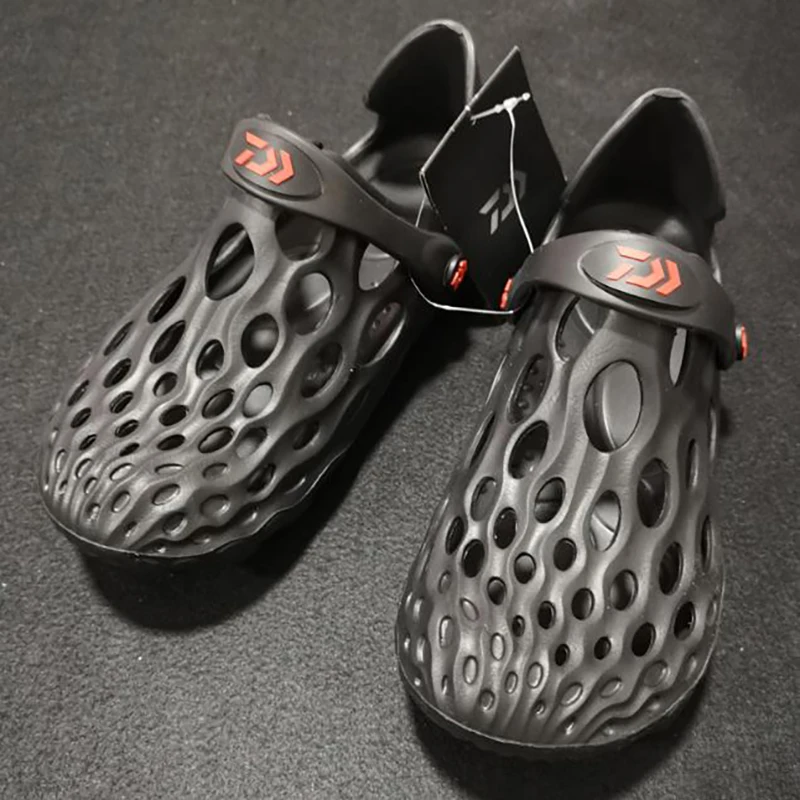 2022 Daiwa Sandals Men Summer Outdoor Beach Wading Shoes Quick Dry Wear Resistant Non-slip Hole Shoes Camouflage Fishing Sandals