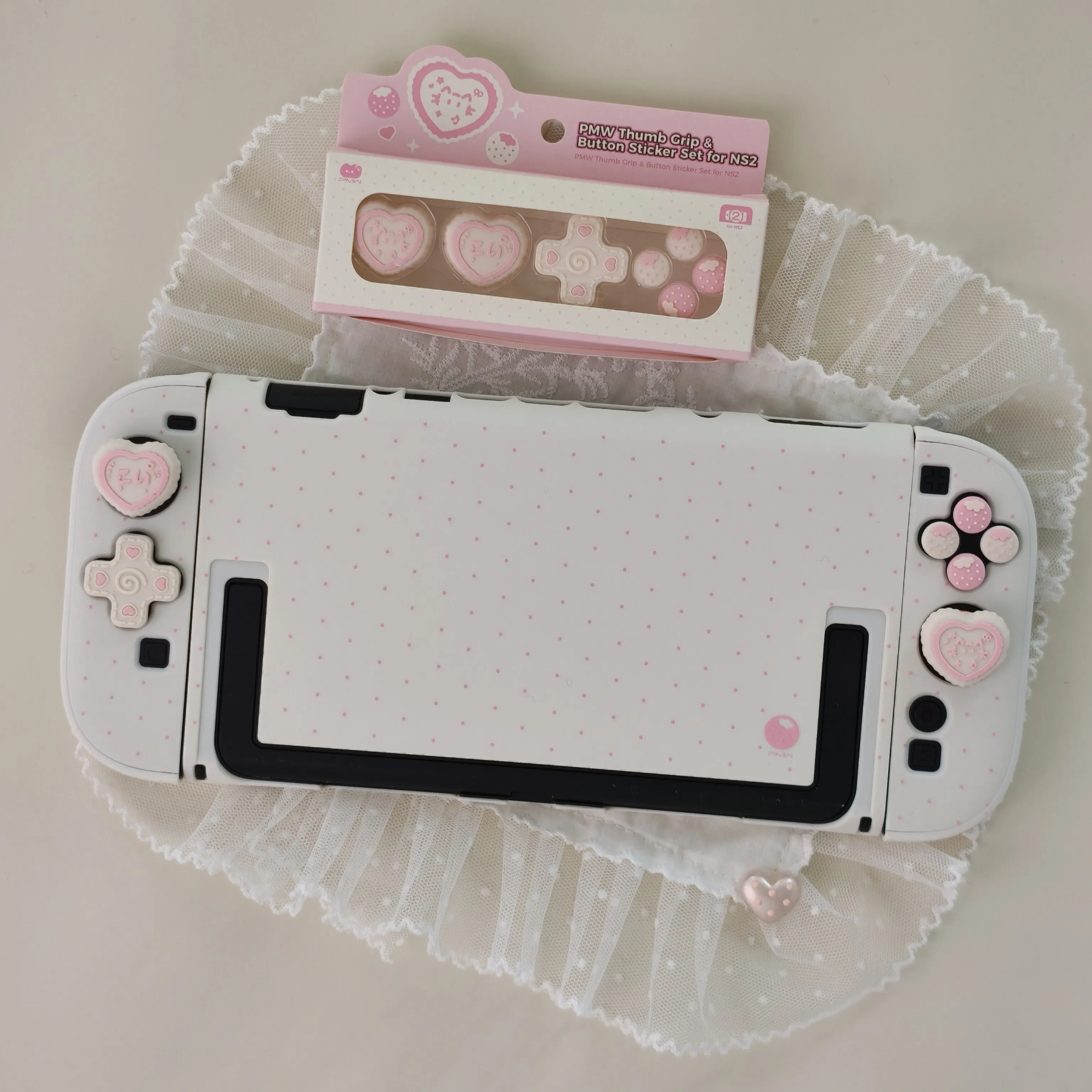 Фото Защитный чехол Cute Switch 2 для NS2, розовый в горошек, жесткий корпус с накладками на стики, наклейками на кнопки и противоскользящим покрытием №1