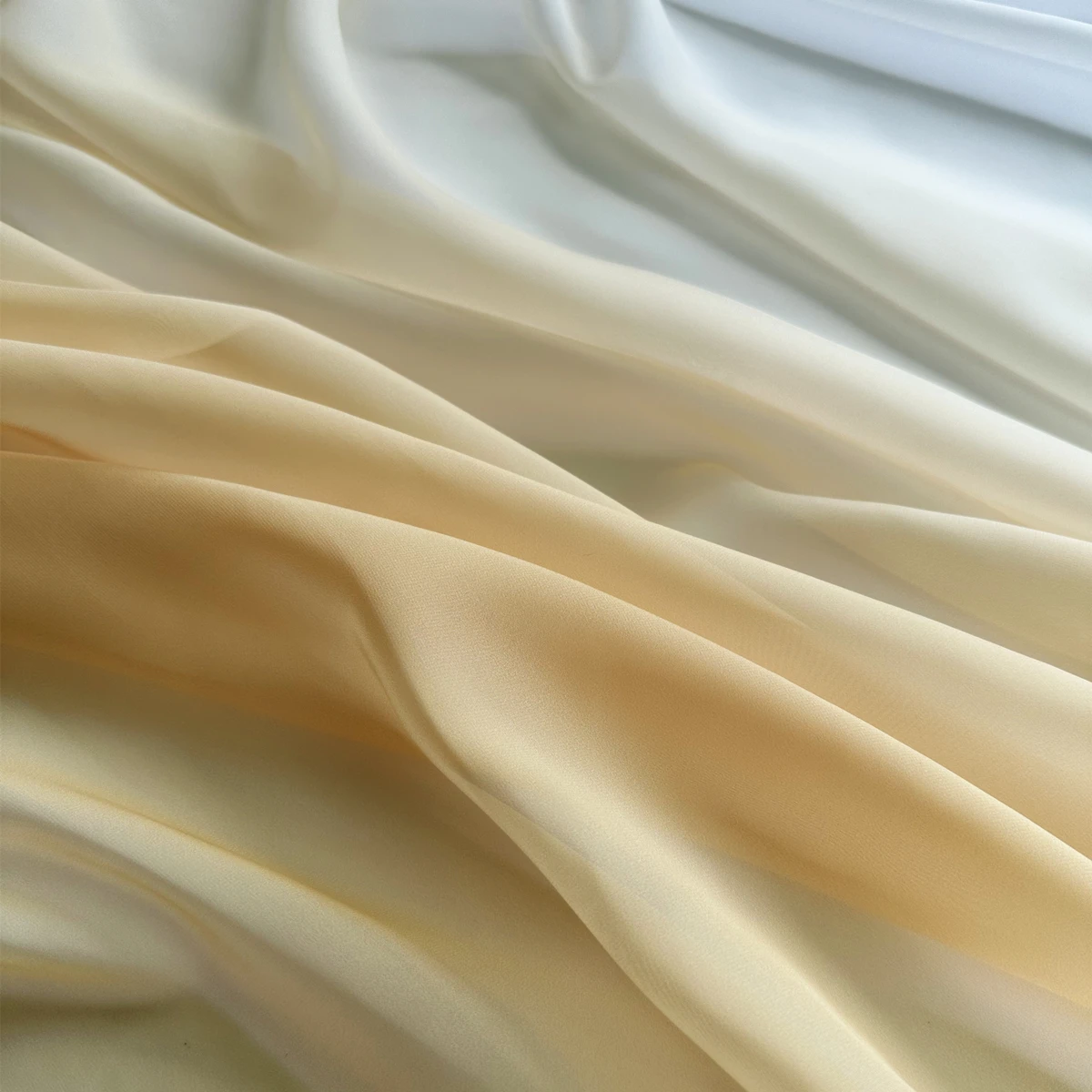 Шифоновая ткань с градиентом плотности 30D