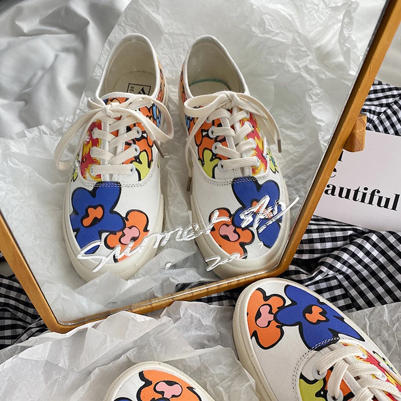 

Platform Canvas Shoes Vintage Flower Painted Flat Sneakers 2022 Spring Summer Ladies Casual White Shoes zapatos de mujer