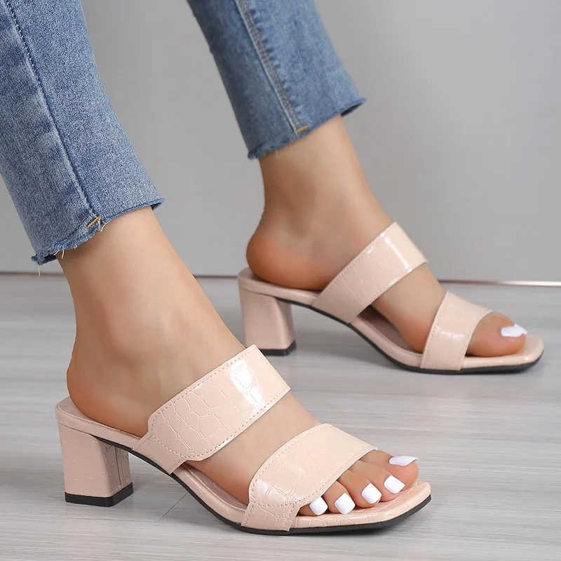 

Женские босоножки из лакированной кожи, размеры 36-42