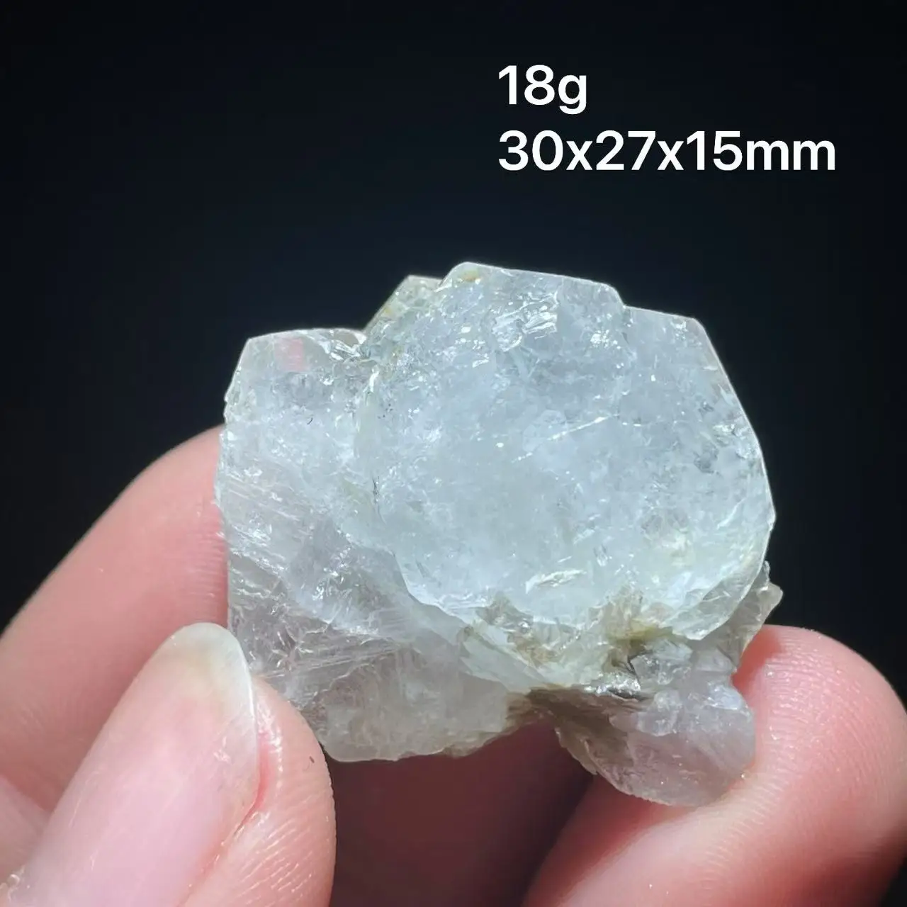 Натуральный минеральный образец аквамарина