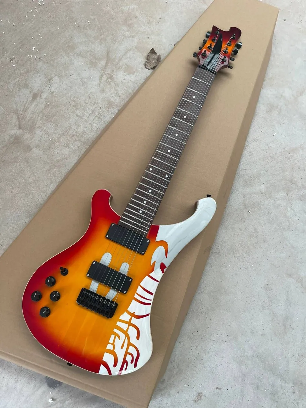 

Электрическая гитара с 8 струнами и подставкой из розового дерева, черная фурнитура, шея через тело, предоставляем индивидуальное обслуживание