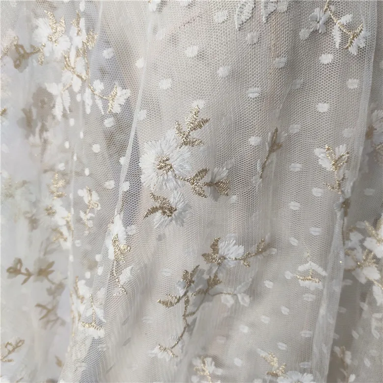 Белая сетчатая пряжа в горошек вышитая кружевная ткань низ золотая нить молочная