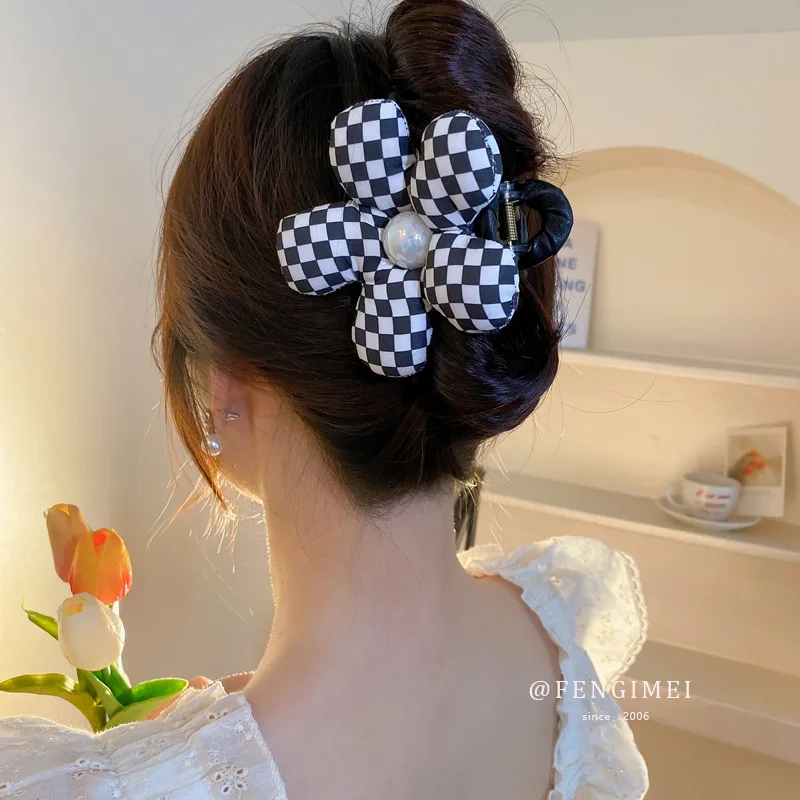 

Simple Black And White Checkerboard Mermaid Ji Pearl Flower Clip Korean Temperament Shark Creative Versatile Hair Adorner