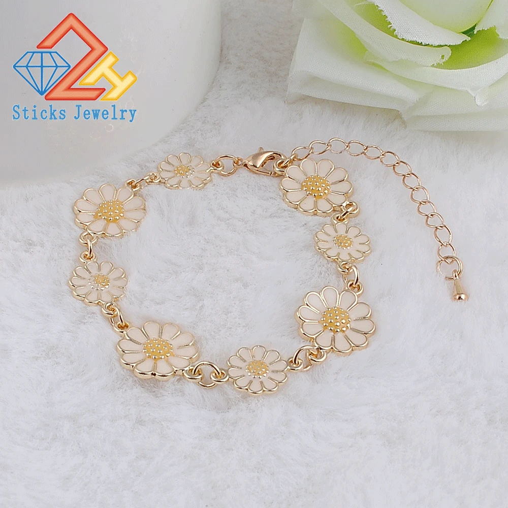 

Trendy Flower-Shaped Women's Bracelets New Exquisite Gifts Fashion Accessories Classic Jewelry