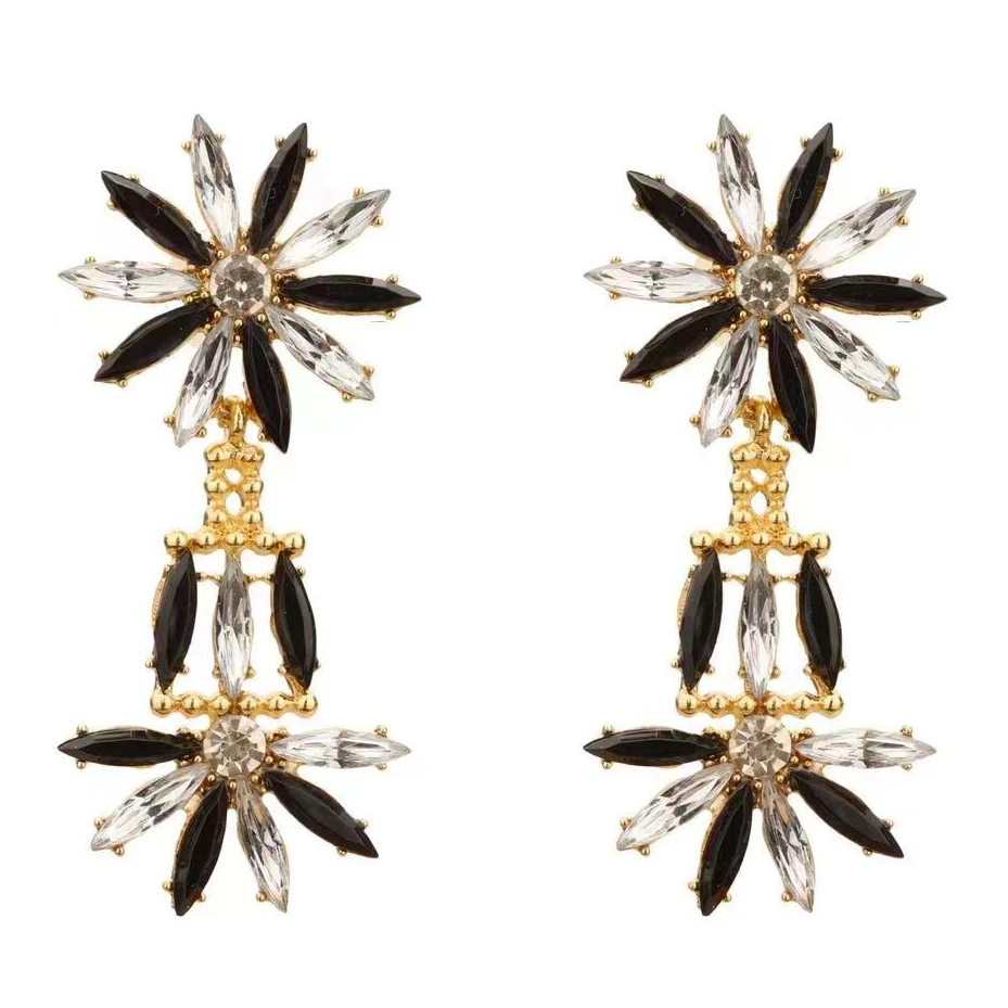 

2022 New Rhinestone Flower Earrings for Woman Aprty Casual