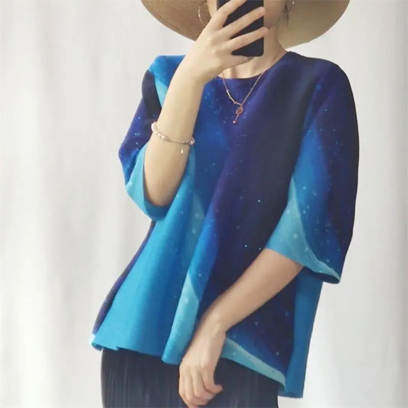 

Temperament versatile hood T -shirt female 2022 summer new round neck seven -point sleeve colors and age -reducing folds t shirt