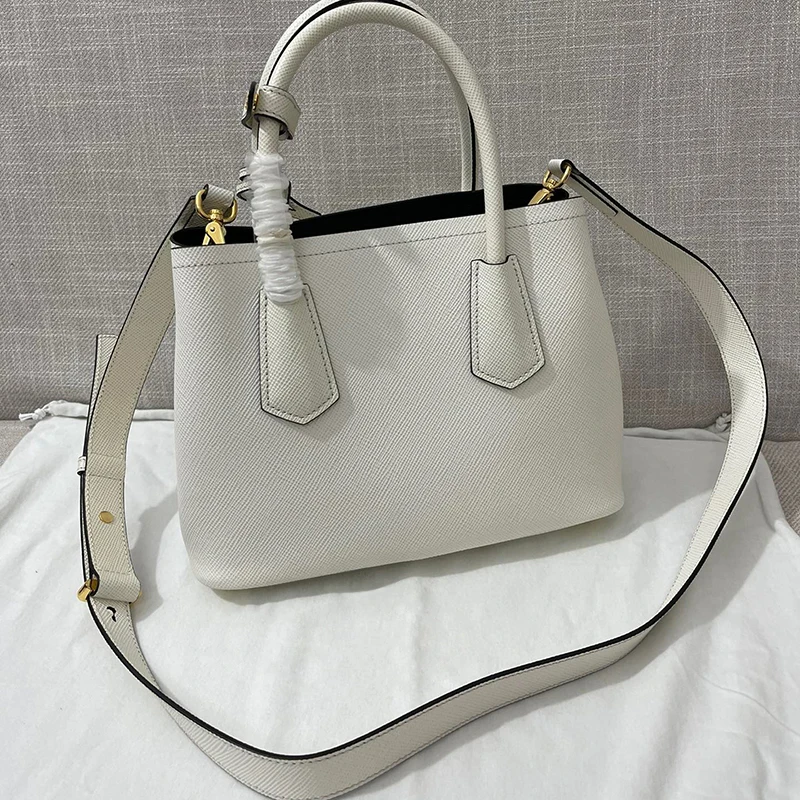 Рисунок 3 - Женская сумка, вместительная сумка-тоут