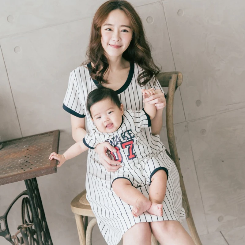 

Платье для мамы и дочки, без рукавов, с цветочным принтом