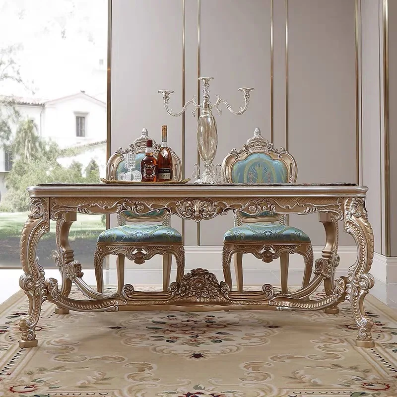 Деревянный обеденный стол