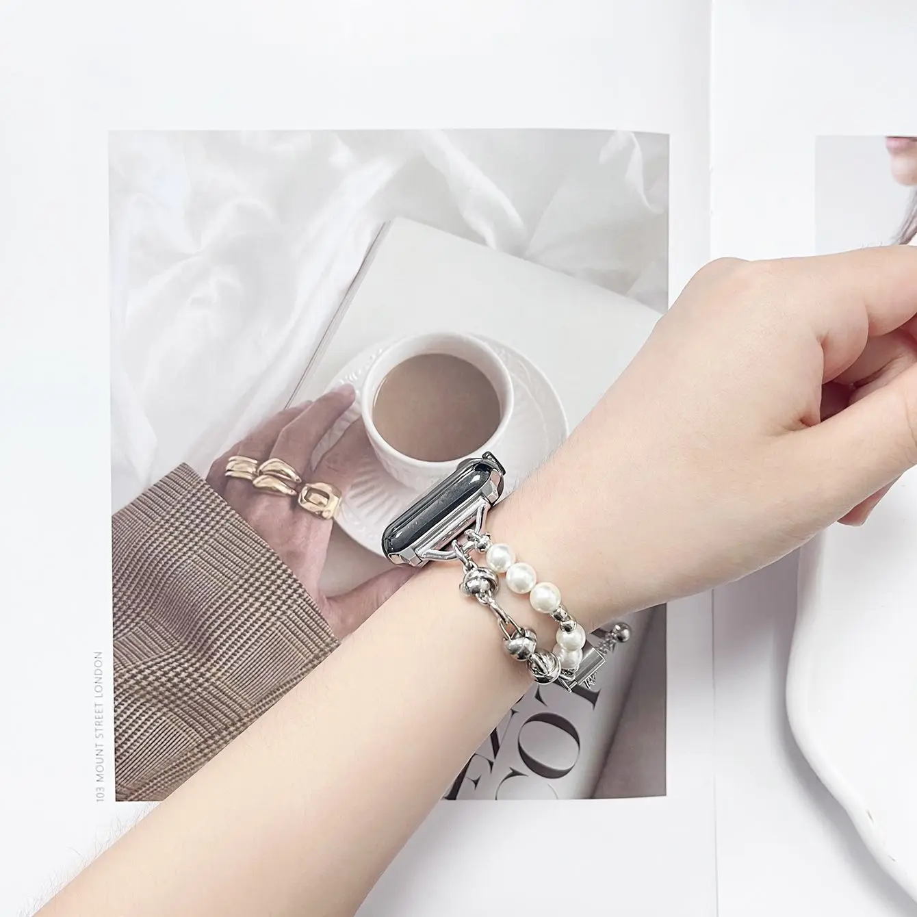 Pearl Woman Bracelet For Apple watch band 44mm 45mm 42mm 40mm 38mm 41mm ultra 49mm correa iwatch series 8 7 3 5 4 SE 6 straps