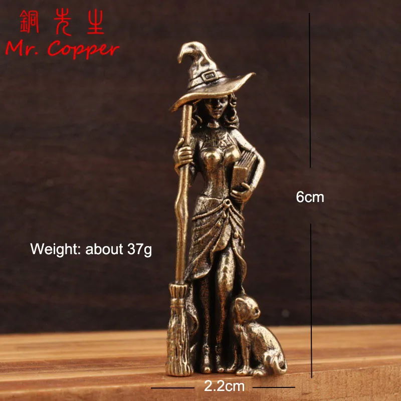 Медная статуэтка ведьмы с метлой