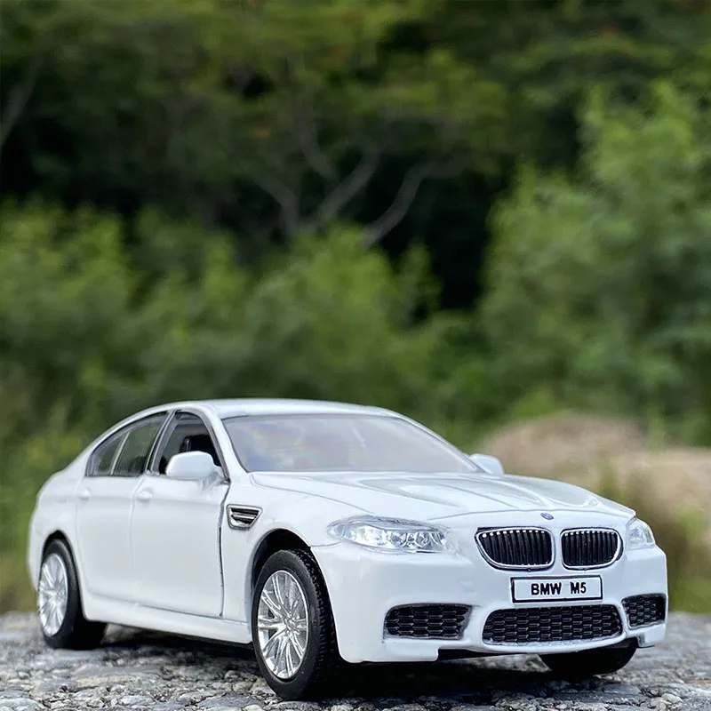Модель автомобиля 1:36 BMW M5 M550i F90 M2 M4
