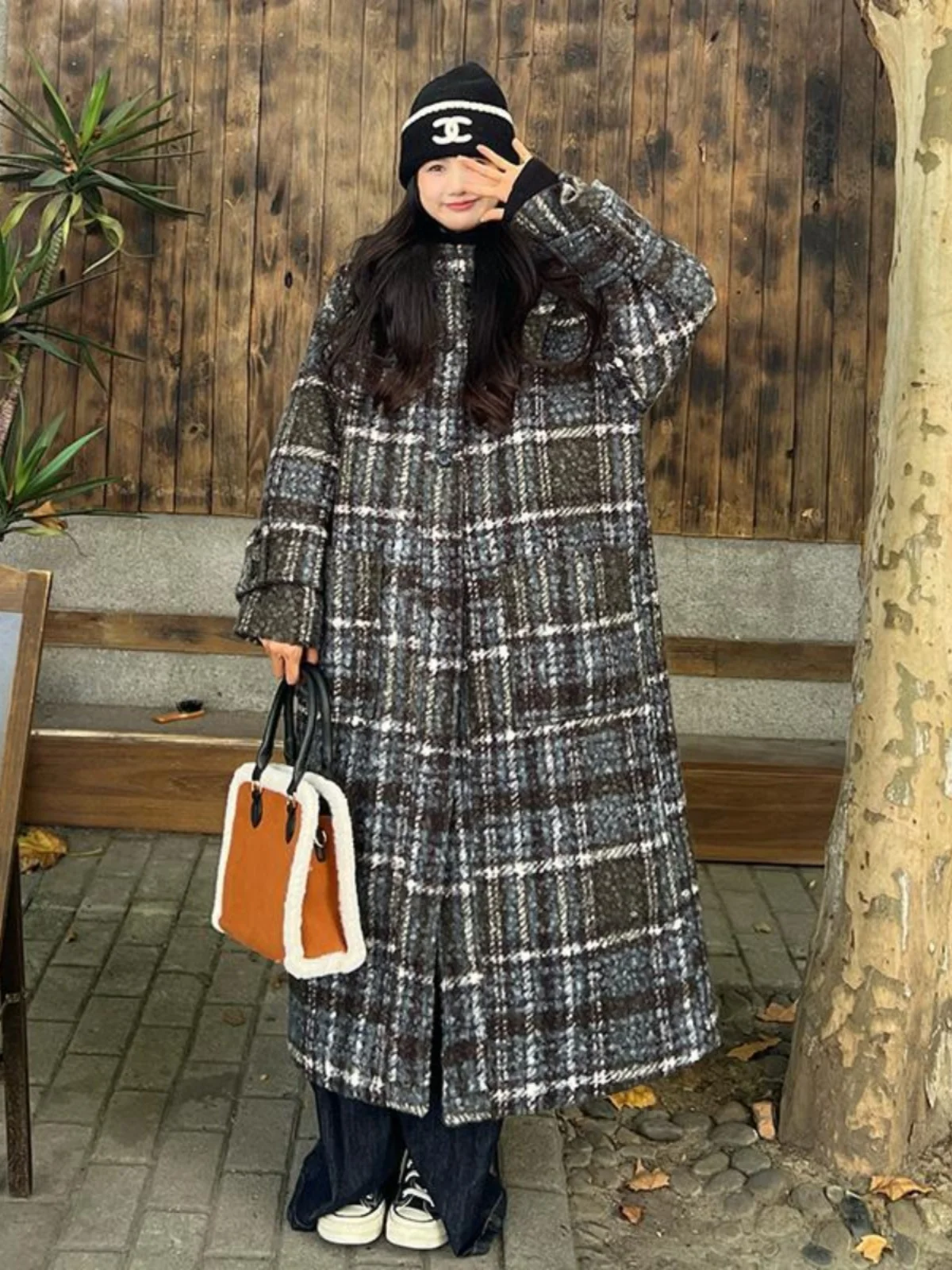 Женский дафлкот в клетку контрастного цвета стиле ретро новинка 2024 корейская