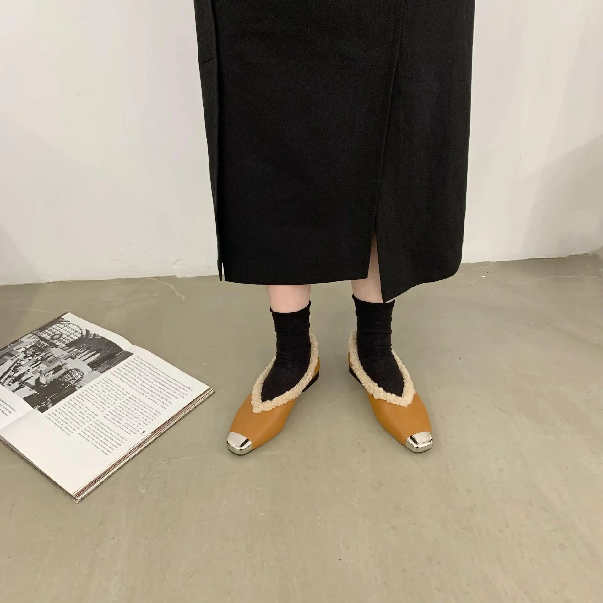 Туфли женские на плоской подошве разноцветные туфли Modis низком каблуке