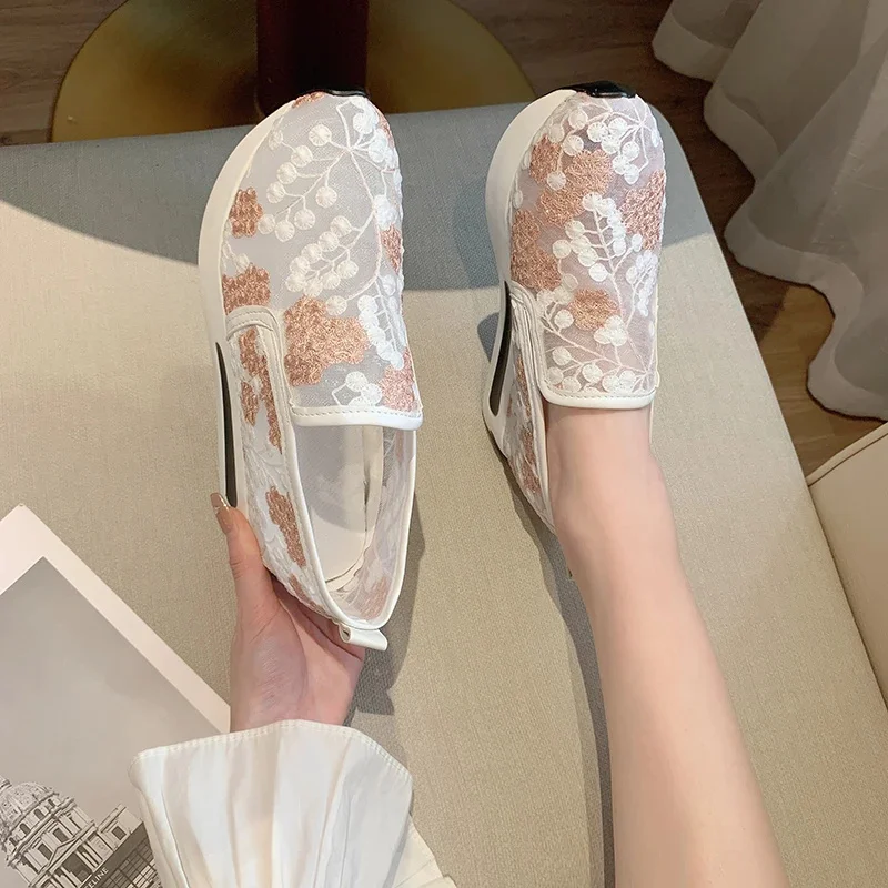 

New Women Platform Wedges Women's Sneakers Floral Embroidery Mesh Sneakers Women Slip on Casual Comfy Heeled Shoes