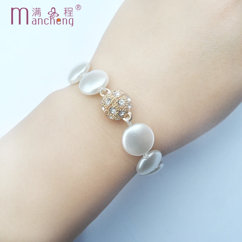

OL Style Flat Disc Rope Chain White Oval Pearl Beads Magnet Bracelet Manga Wedding Jewelry For Women Golden Hidden Clasp