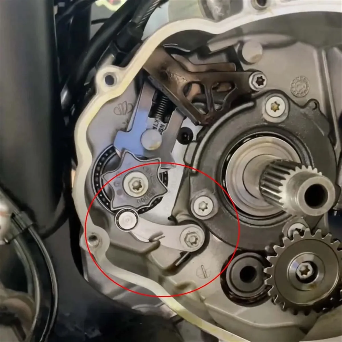 Гладкая опора переключения передач стабилизатор кронштейн для MOTO 800MT 800NK 800 MT